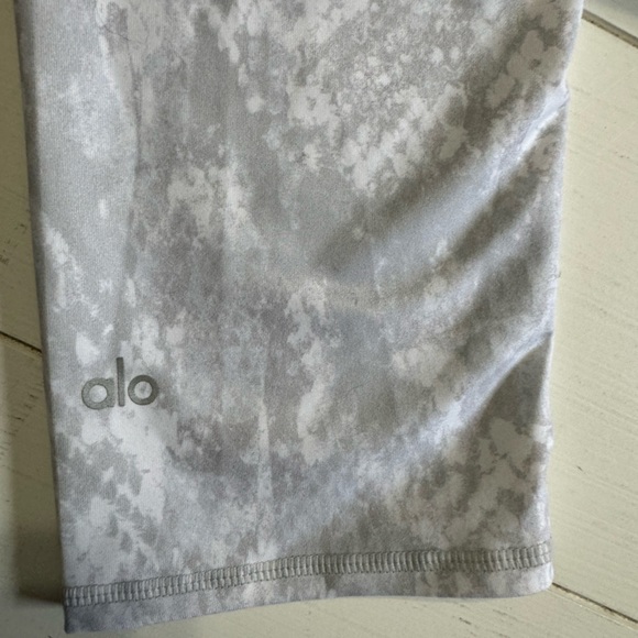 Alo Capri Leggings - Picture 2 of 4